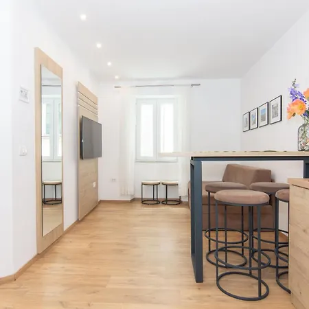 Casa Mia - Apartments & Suites Koper Buitenkant foto